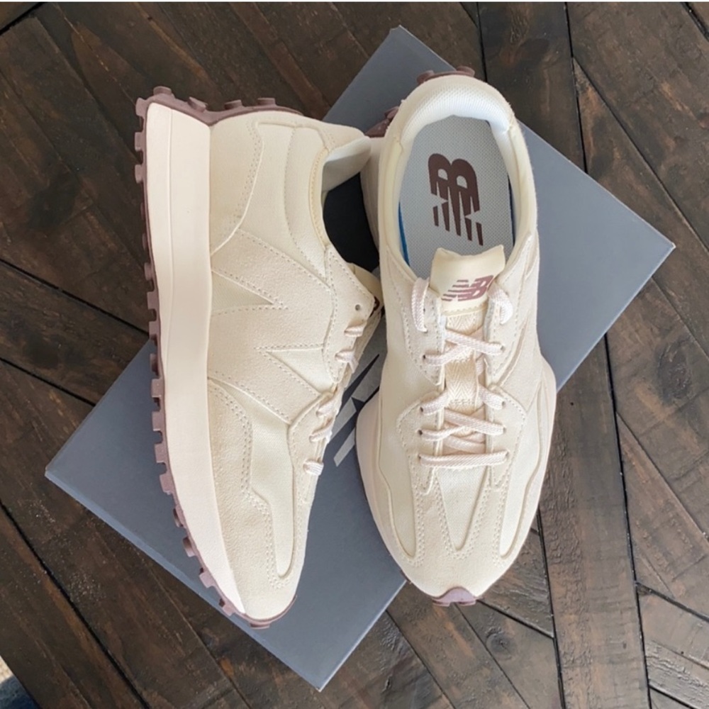 SOLD New balance 327